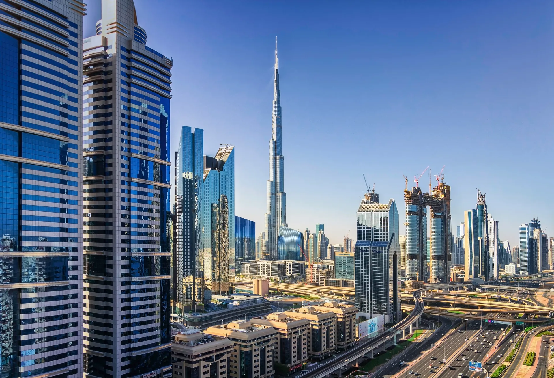 Dubai Skyline bei Sonnenuntergang — Immobilienmarkt der Vereinigten Arabischen Emirate