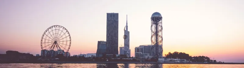 Skyline von Batumi am Schwarzen Meer im Sonnenuntergang